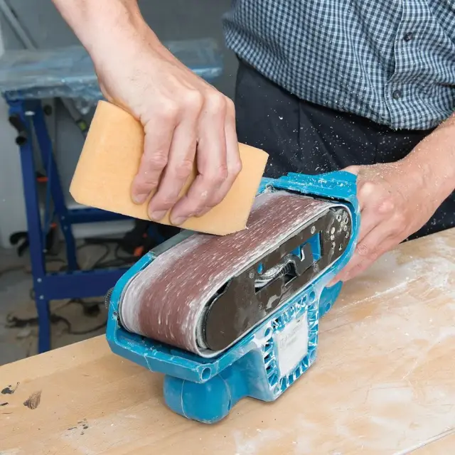 Blok do czyszczenia taśmy szlifierskiej 150 x 75 x 25 mm - Silverline