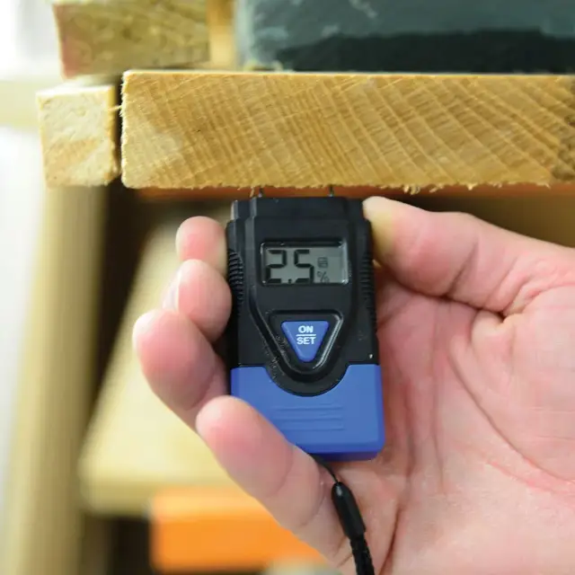 Cyfrowy miernik wilgoci Drewno: 6-42%, beton: 0.2-2% - Silverline