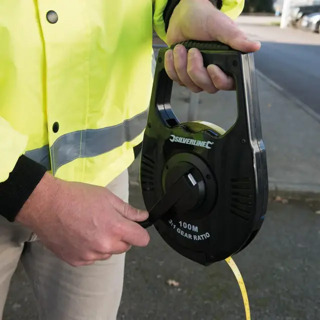 Taśma geodezyjna z przekładnią 100 m / 100 m x 12 mm - Silverline