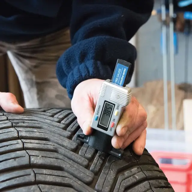 Głębokościomierz cyfrowy 0 - 25 mm - Silverline