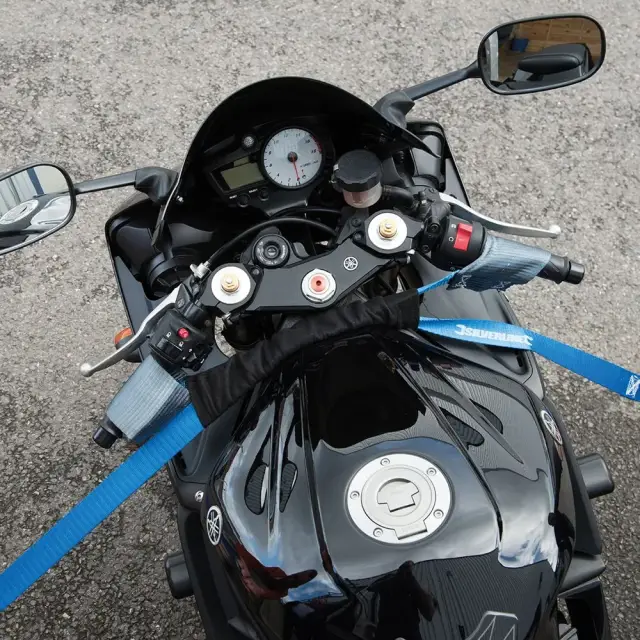 Mocowanie motocykla z uchwytami na kierownicę 900 x 35 mm - Silverline