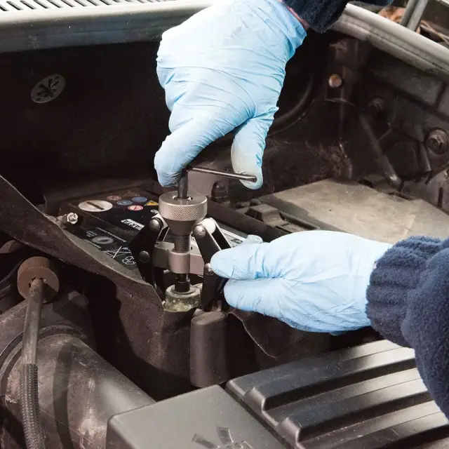 Ściągacz do ramion wycieraczek Rozstaw 28 mm - Silverline