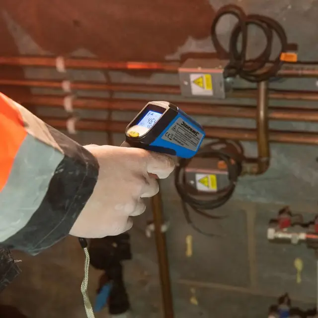 Termometr cyfrowy na podczerwień z laserowym wskaźnikiem celu -38 stopniC - +520 stopniC - Silverline