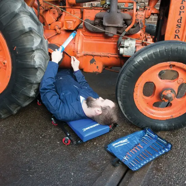Leżanka warsztatowa z zagłówkiem 920 mm - Silverline